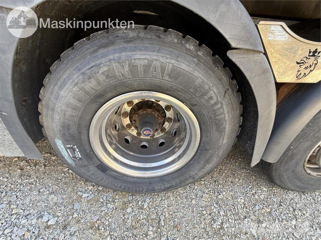 Scania P400LB6X2*4HNA Vlakke laadvloer met kraan