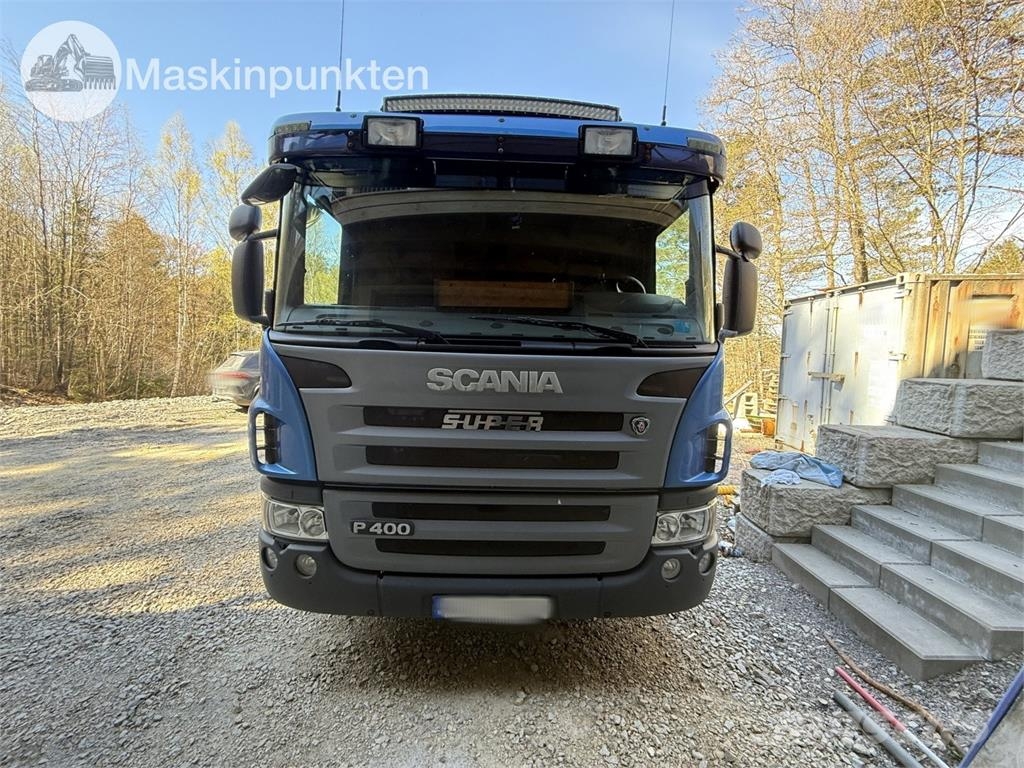 Scania P400LB6X2*4HNA Vlakke laadvloer met kraan