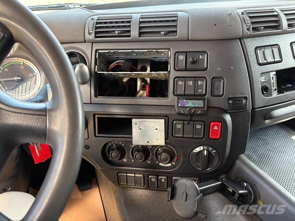 DAF CF 400 + Euro 6 + spoiler + Smart tachograph + nic Tahače