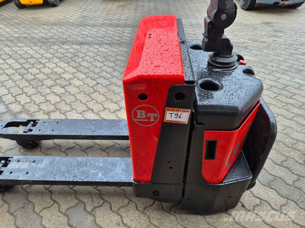 BT LPE 200 Pedestrian stacker