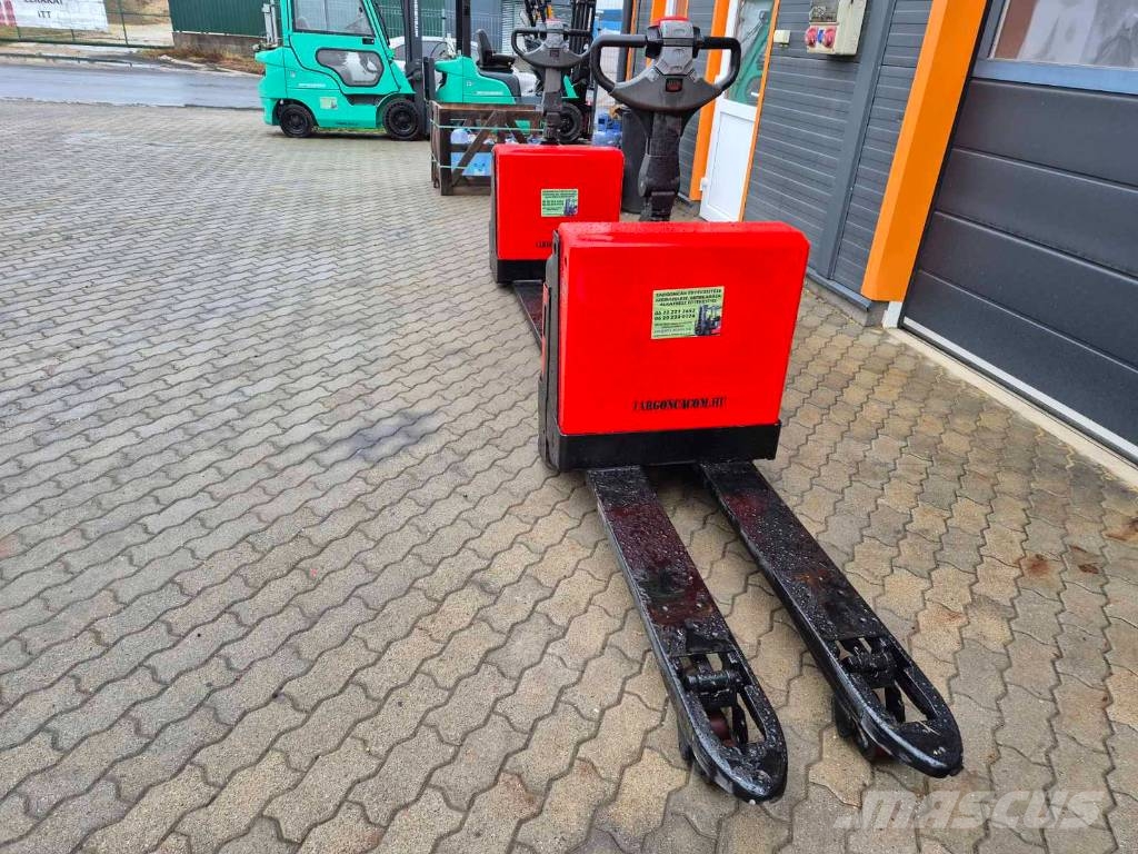 BT LPE 200 Pedestrian stacker