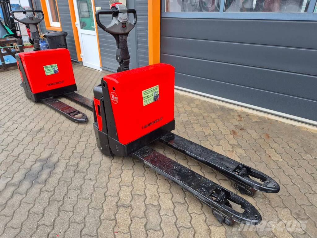 BT LPE 200 Pedestrian stacker