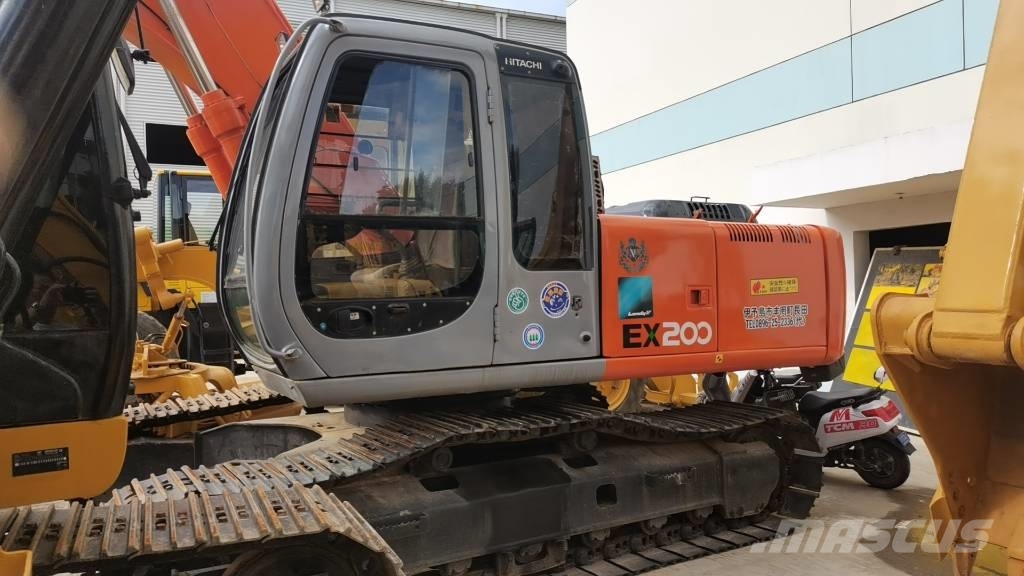 Hitachi EX 200-5 حفارات زحافة