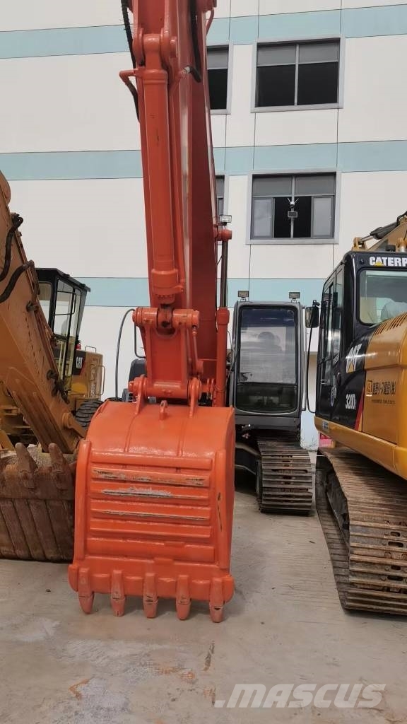 Hitachi EX 200-5 حفارات زحافة