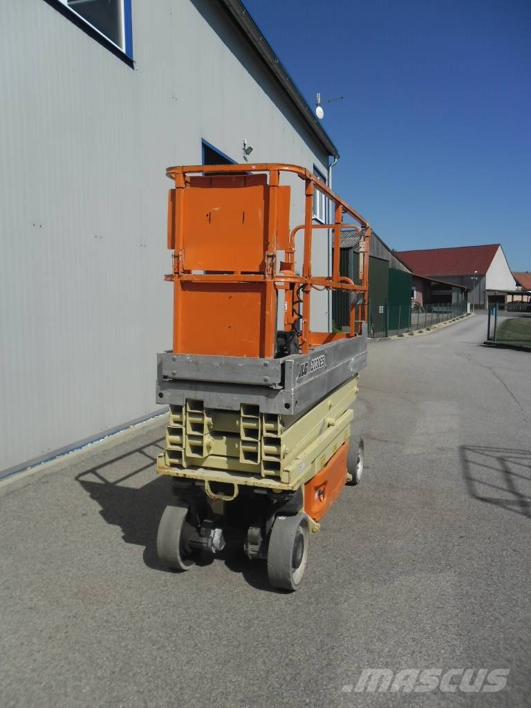 JLG 2030 ES Šķerveida pacēlāji