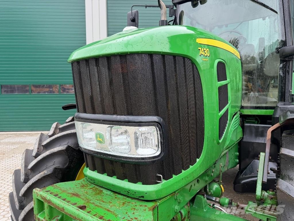 John Deere 7430 Excellent condition الجرارات