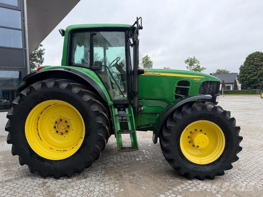 John Deere 7430 Excellent condition الجرارات
