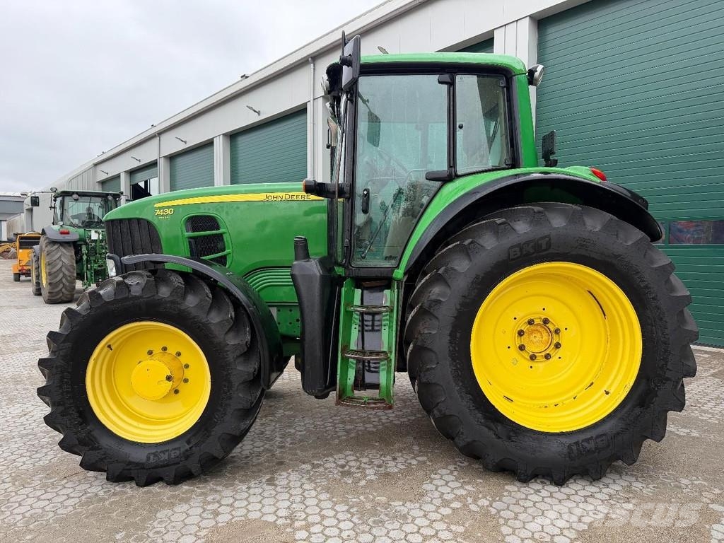 John Deere 7430 Excellent condition الجرارات