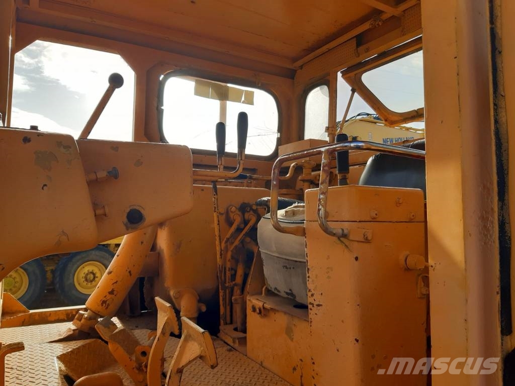 Komatsu D 85 E-12 Vikšriniai buldozeriai
