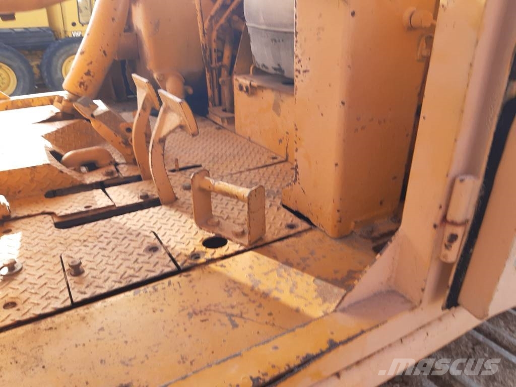 Komatsu D 85 E-12 Vikšriniai buldozeriai