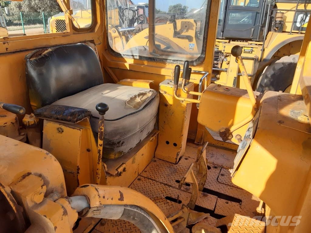 Komatsu D 85 E-12 Vikšriniai buldozeriai