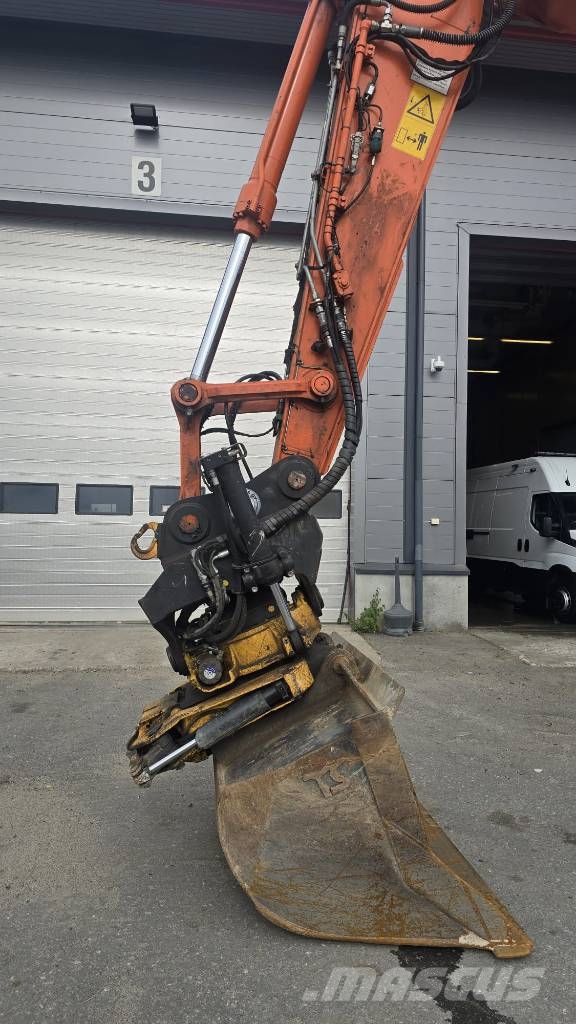 Hitachi ZX 225 US R LC-6 Excavadoras sobre orugas