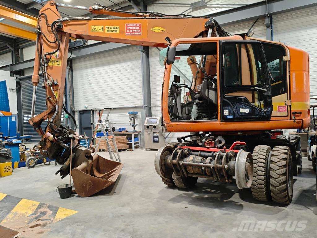 UNAC CAT Pelle Rail Route (Rail Road Excavator) 22 Escavadoras especiais