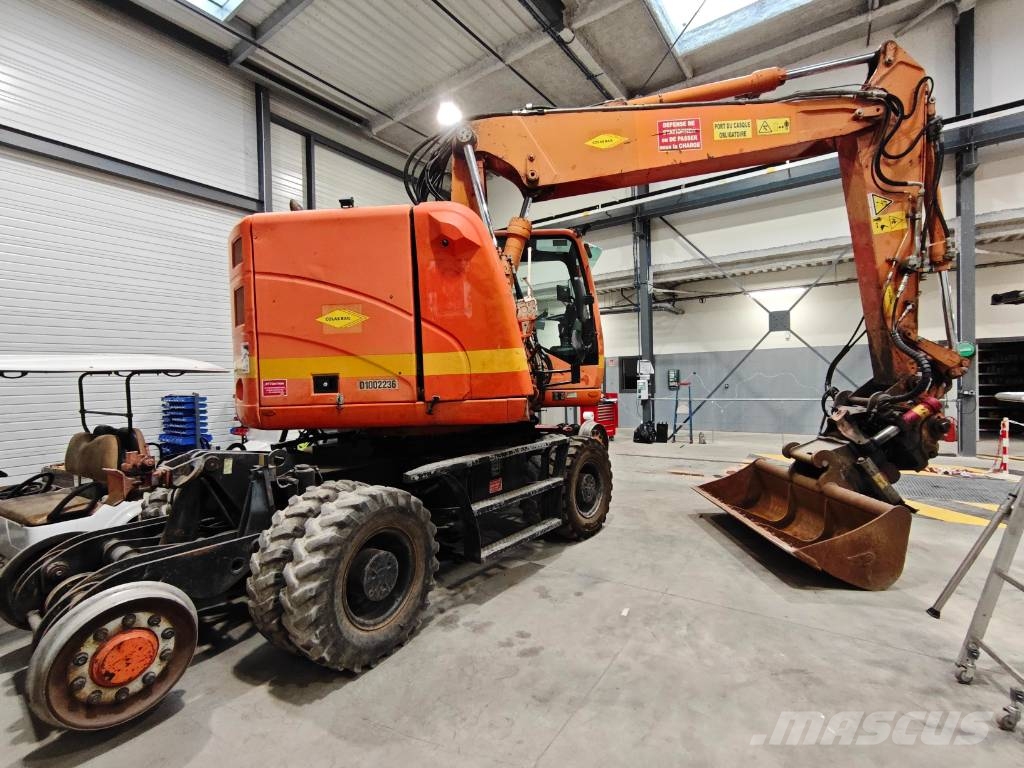 UNAC CAT Pelle Rail Route (Rail Road Excavator) 22 Escavadoras especiais