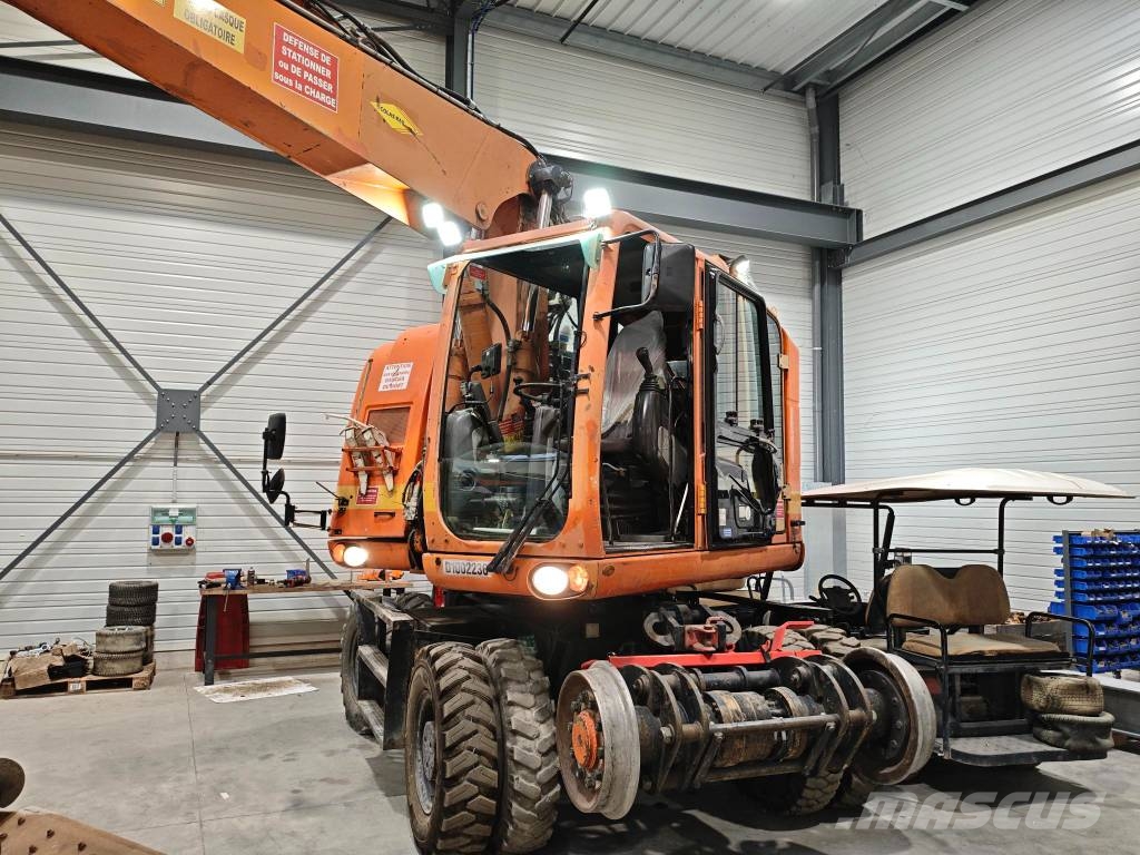 UNAC CAT Pelle Rail Route (Rail Road Excavator) 22 Escavadoras especiais