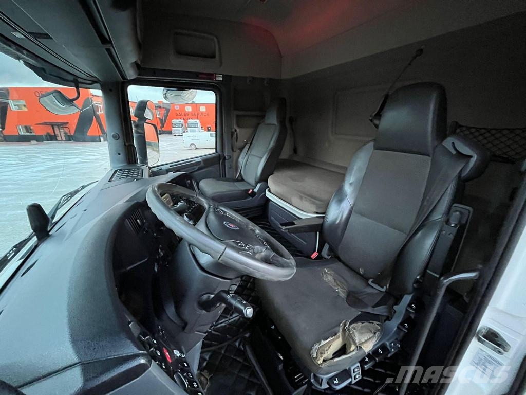 Scania R 580 6x4 FOR SALE AS CHASSIS / RETARDER Camiones con chasís y cabina
