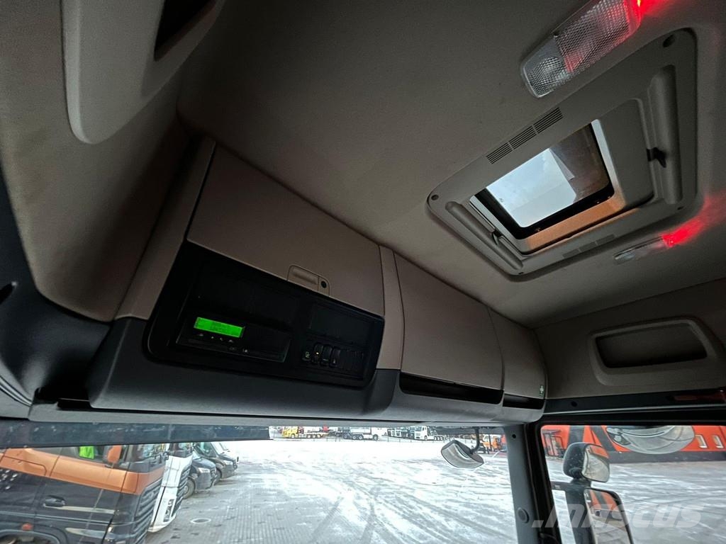 Scania R 580 6x4 FOR SALE AS CHASSIS / RETARDER Camiones con chasís y cabina