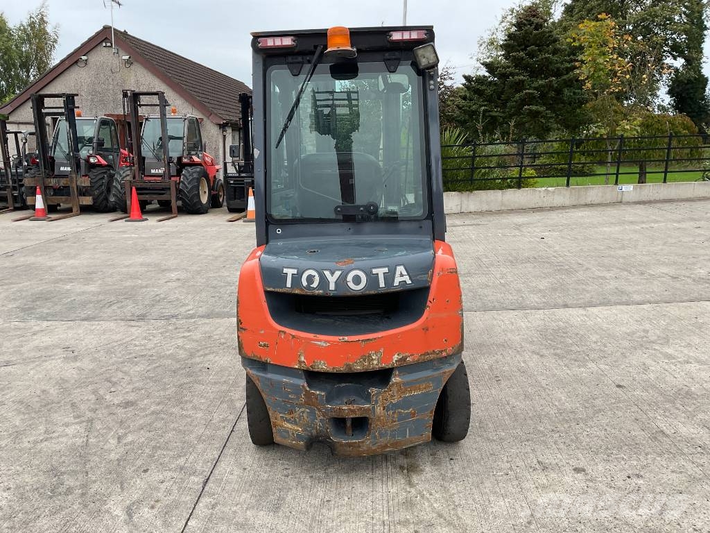 Toyota 8-FDF-25 Diesel forklifts