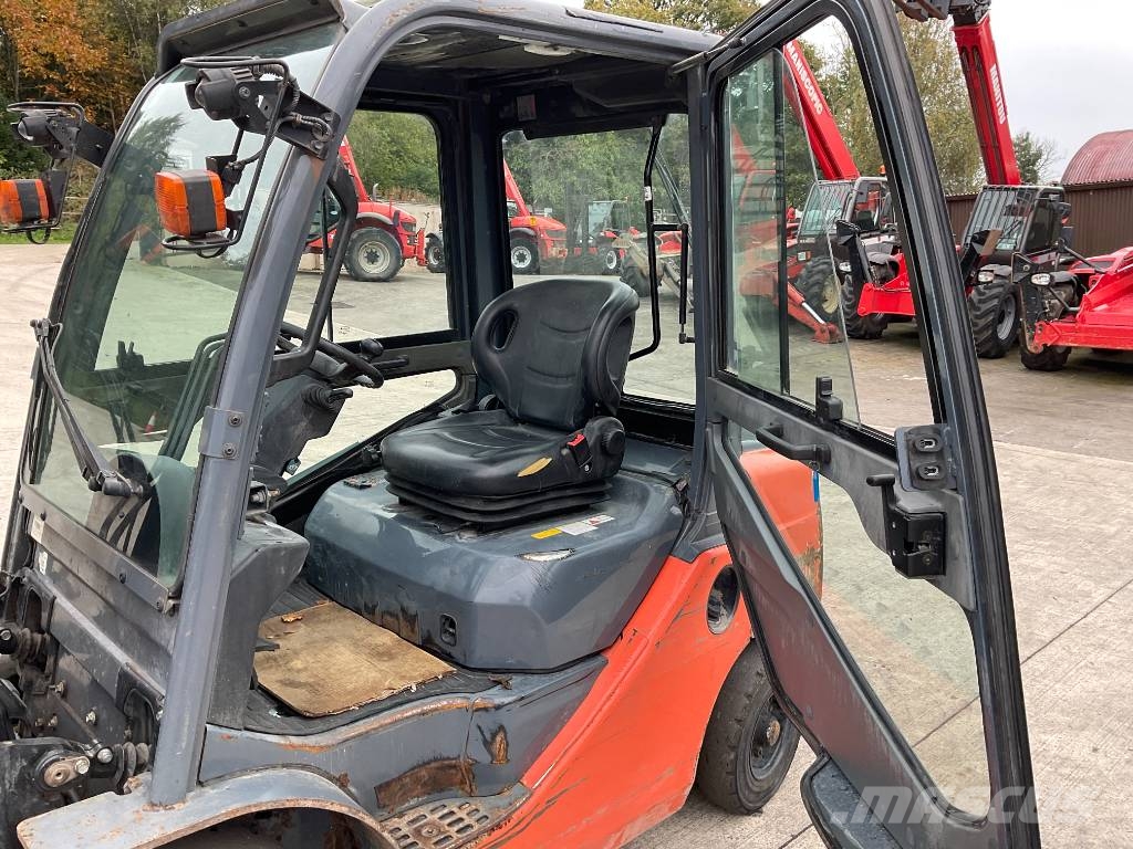 Toyota 8-FDF-25 Diesel forklifts
