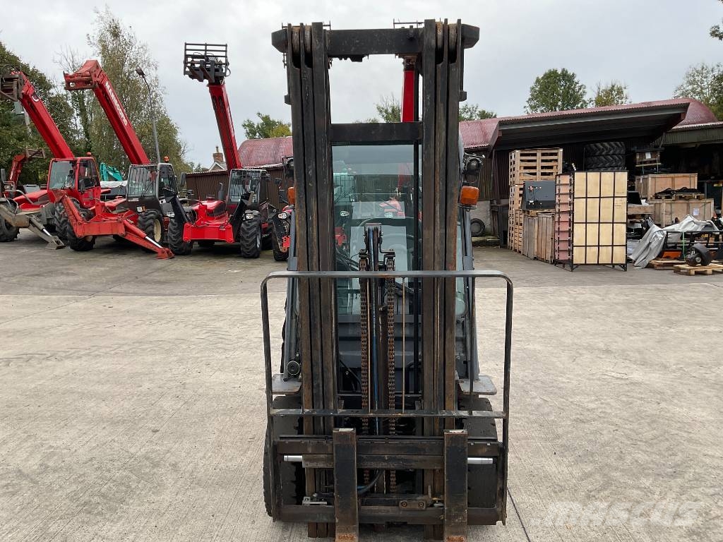 Toyota 8-FDF-25 Diesel forklifts