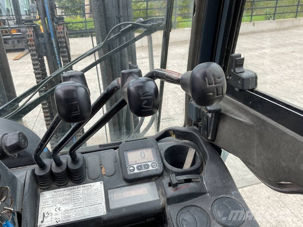 Toyota 8-FDF-25 Diesel forklifts