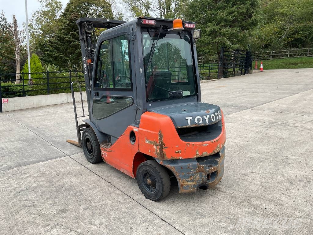 Toyota 8-FDF-25 Diesel forklifts