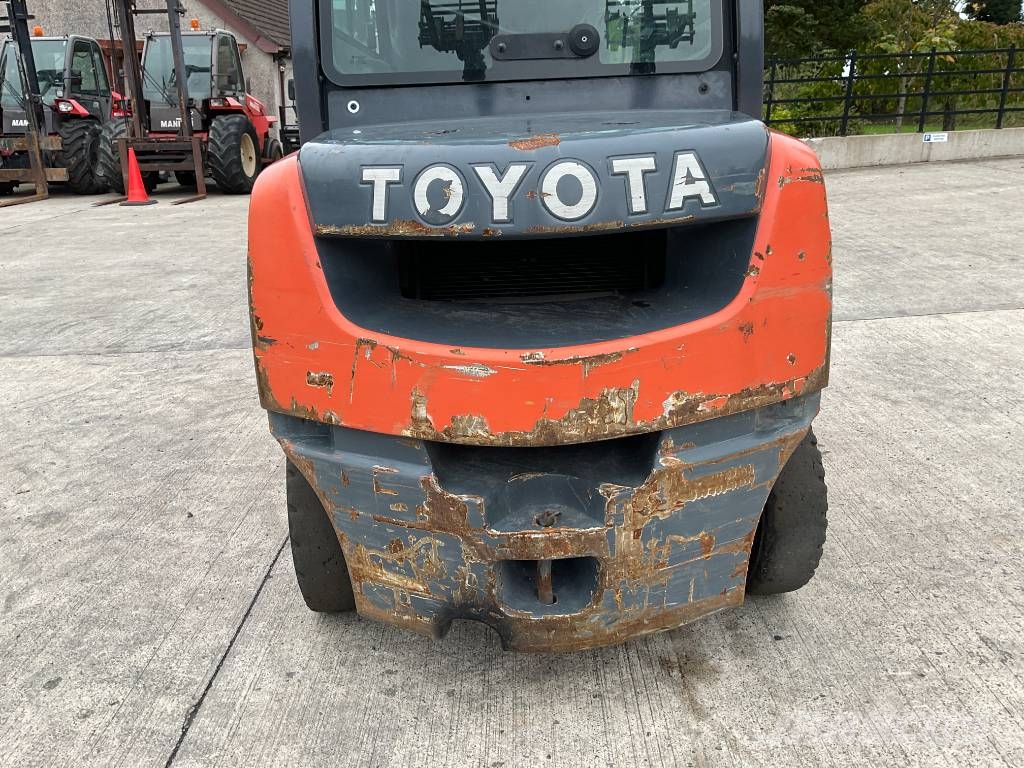 Toyota 8-FDF-25 Diesel forklifts