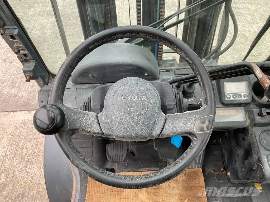 Toyota 8-FDF-25 Diesel forklifts