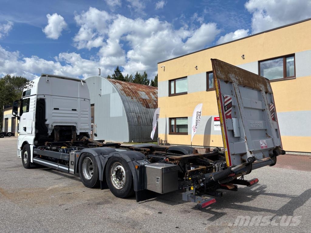MAN TGX 28.580 6x2 EURO6 + RETARDER + ENGINE DEFECT + Camiones portacontenedores
