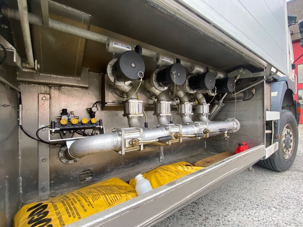 MoPro Pedler tank 12000 litres, pump equipment タンク
