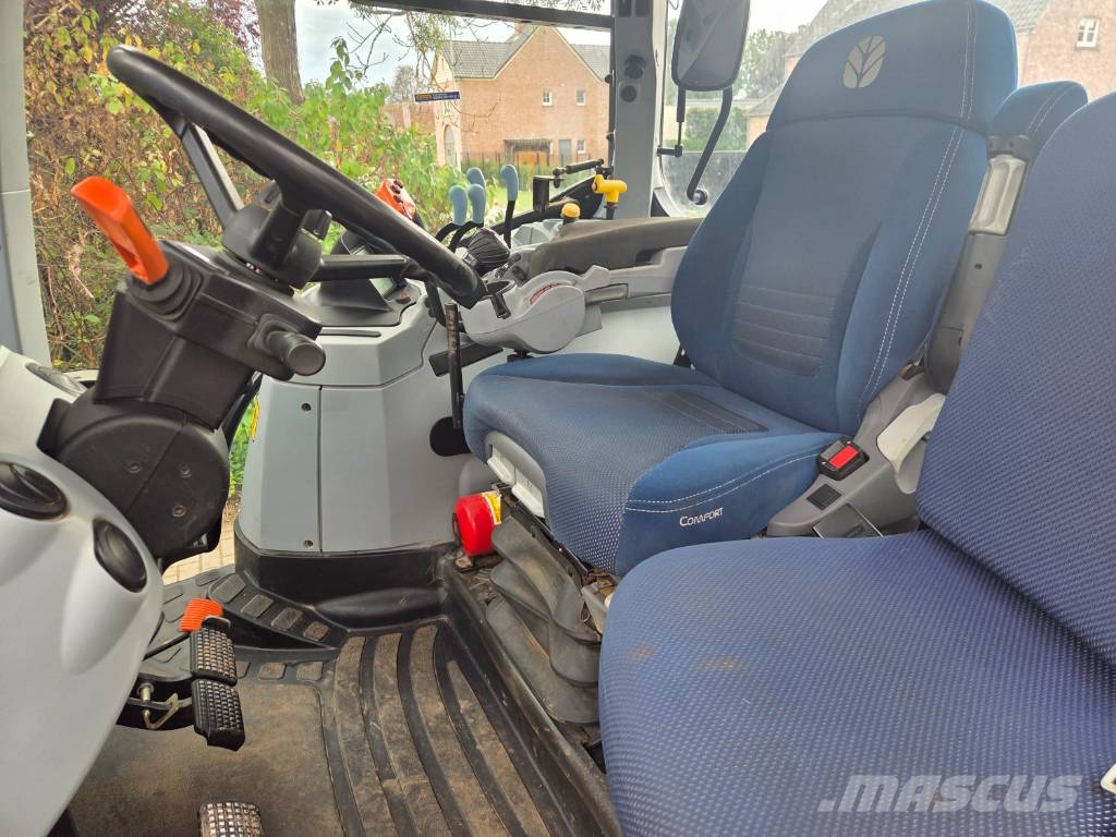 New Holland T 7.210 PC الجرارات