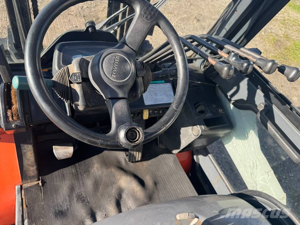 Toyota 62-6 FDF 30 柴油卡車