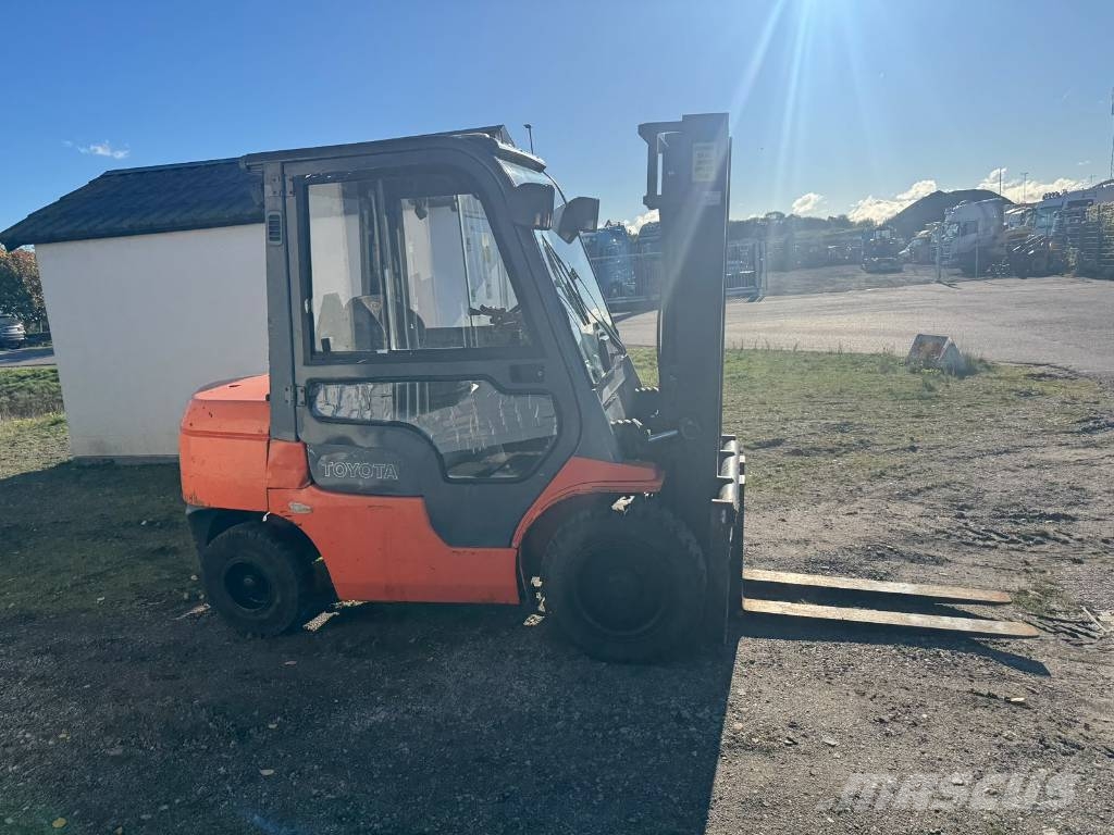 Toyota 62-6 FDF 30 柴油卡車