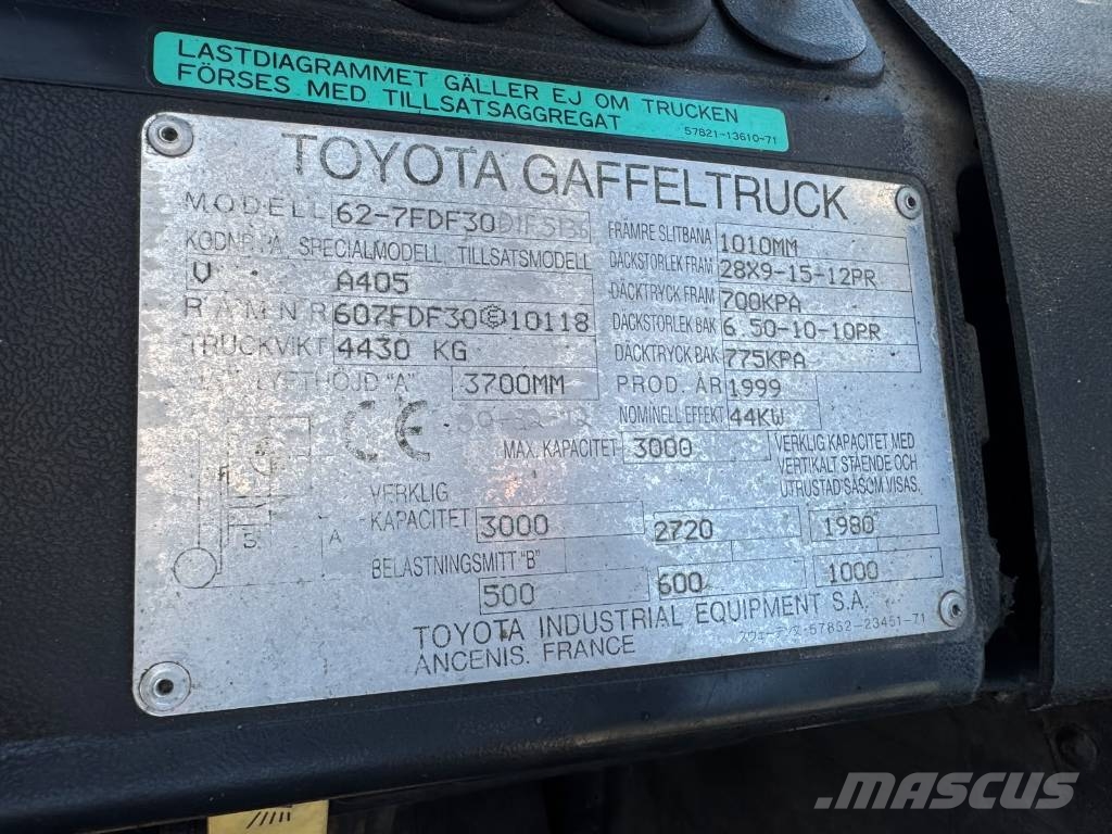 Toyota 62-6 FDF 30 柴油卡車