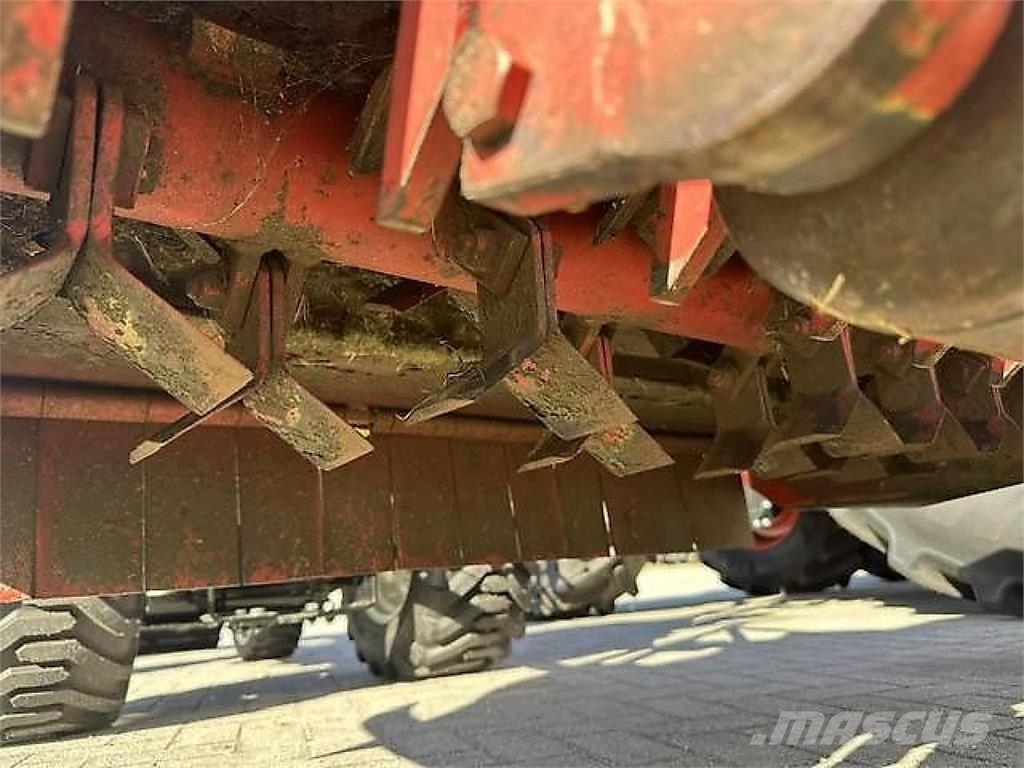 New Holland Boomer 25 C + Sauerburger UMN 1400 Traktorji