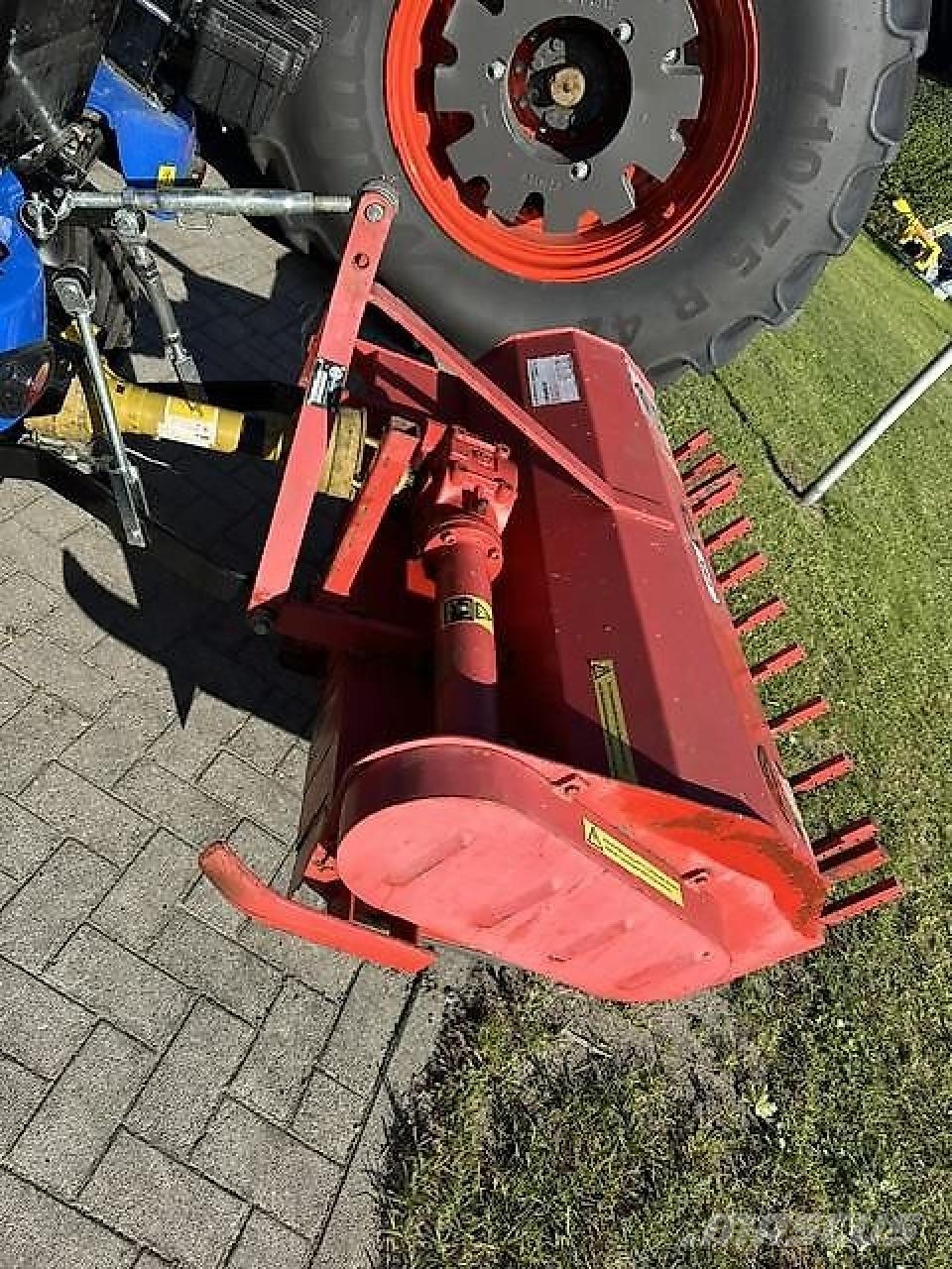 New Holland Boomer 25 C + Sauerburger UMN 1400 Traktorji