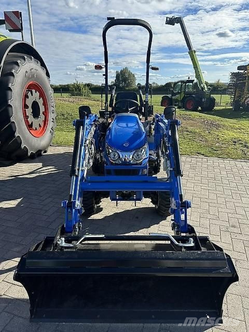 New Holland Boomer 25 C + Sauerburger UMN 1400 Traktorji