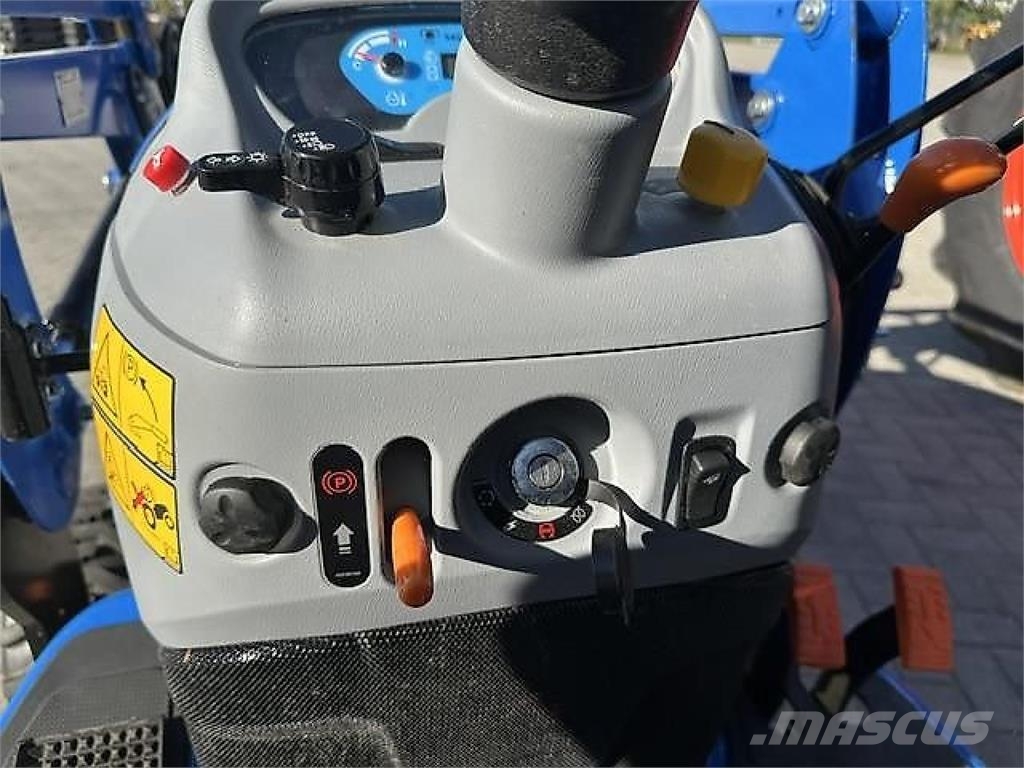 New Holland Boomer 25 C + Sauerburger UMN 1400 Traktorji