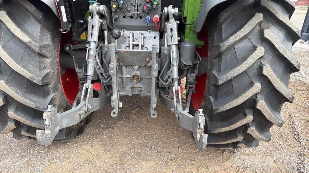 Fendt 211 F Vario Τρακτέρ