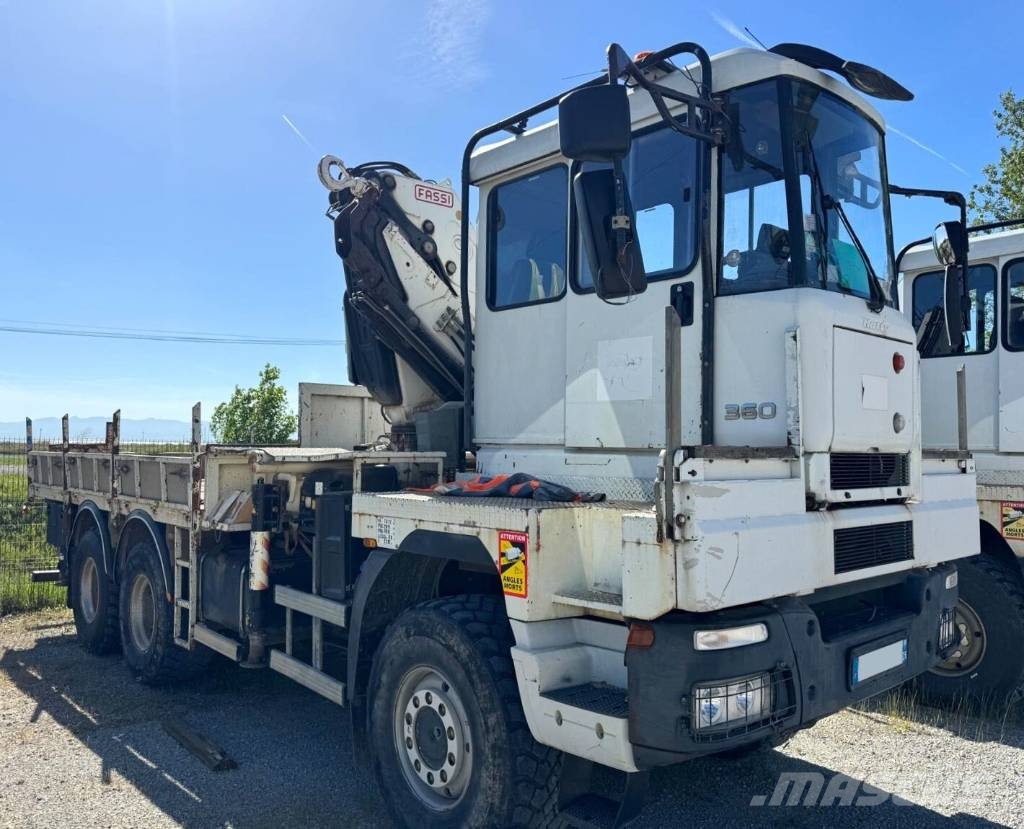 Iveco Trakker 360 + Fassi F260 XP شاحنات مسطحة/مفصلية الجوانب