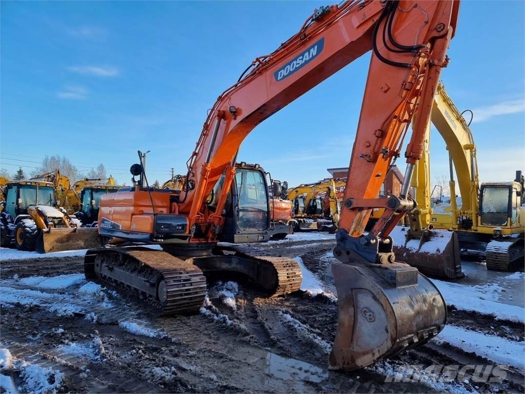 Doosan DX 225 LC Kāpurķēžu ekskavatori