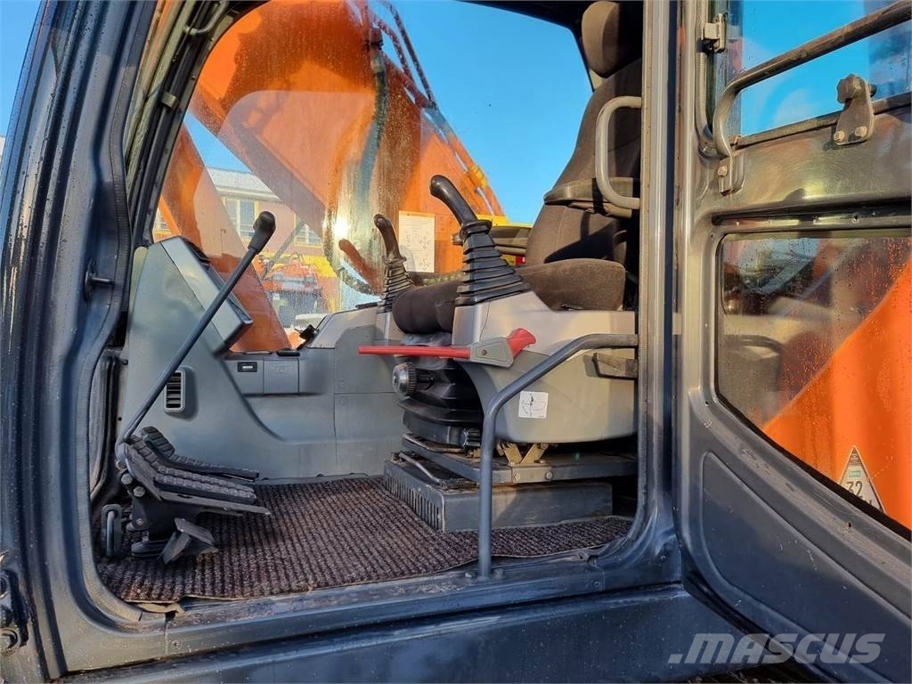 Doosan DX 225 LC Kāpurķēžu ekskavatori