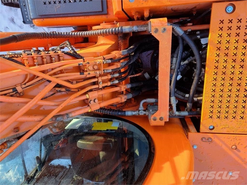 Doosan DX 225 LC Kāpurķēžu ekskavatori