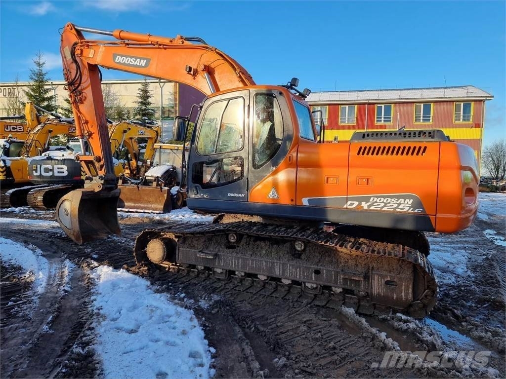 Doosan DX 225 LC Kāpurķēžu ekskavatori