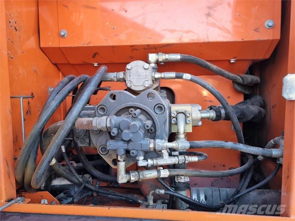 Doosan DX 225 LC Kāpurķēžu ekskavatori