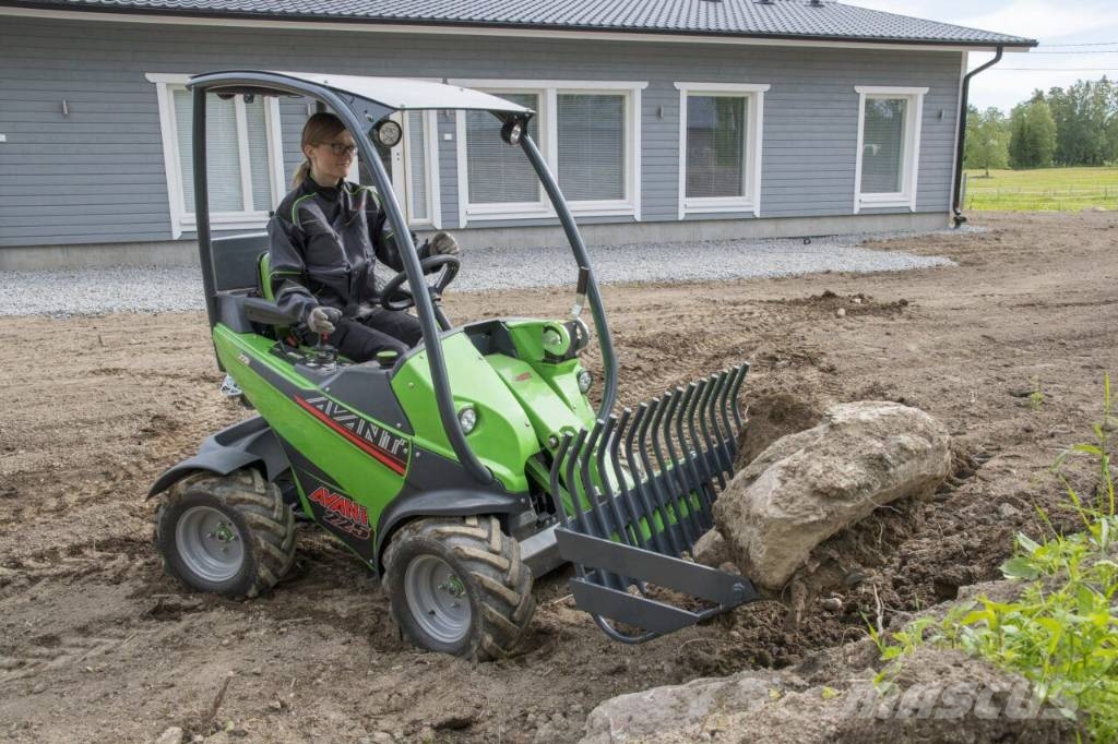 Avant 223 – Året runt med över 200 redskap Yleiskuormaajat