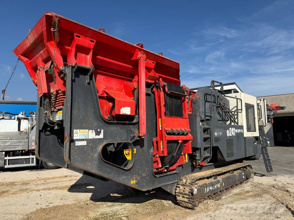 Sandvik QJ 241 Concasseur mobile