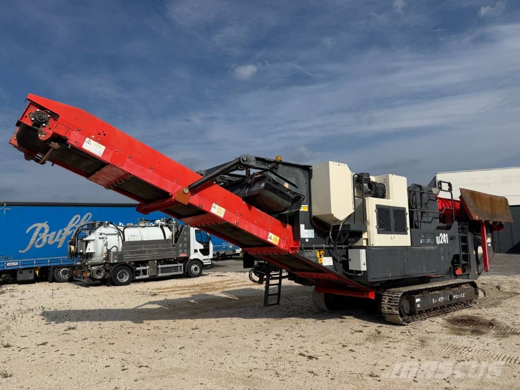 Sandvik QJ 241 Concasseur mobile