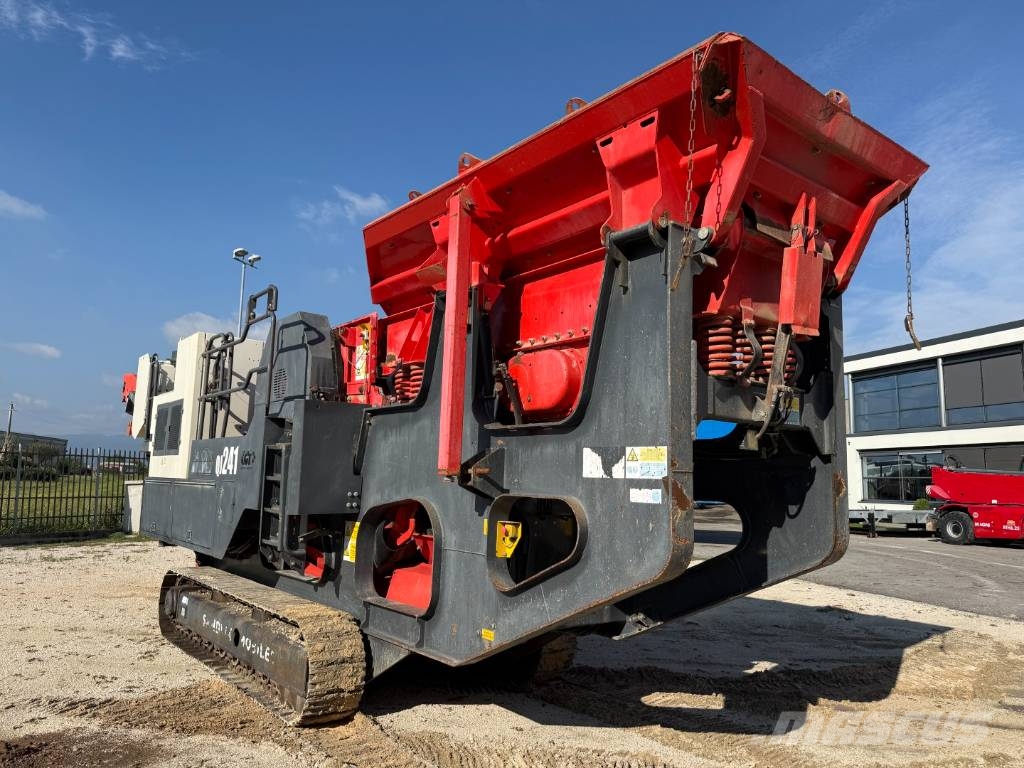 Sandvik QJ 241 Concasseur mobile