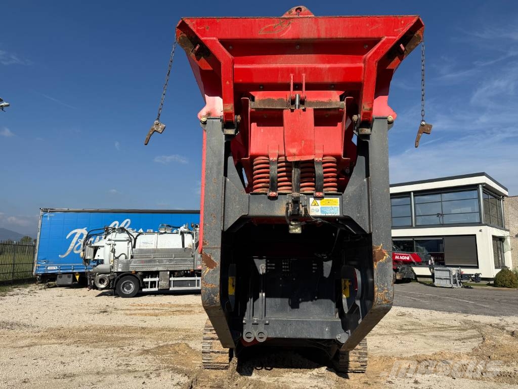 Sandvik QJ 241 Concasseur mobile
